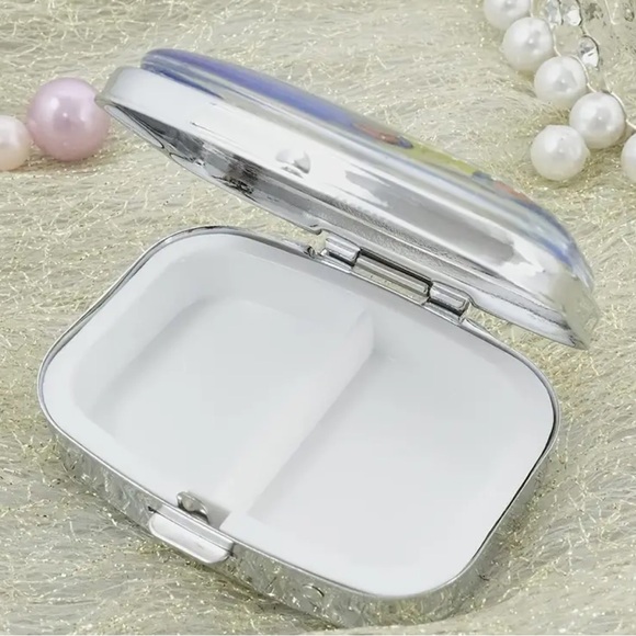 NEW| Cute Whimsical Cozy Cat Pattern Portable Pill Box Case Trinket Organizer - Picture 2 of 13